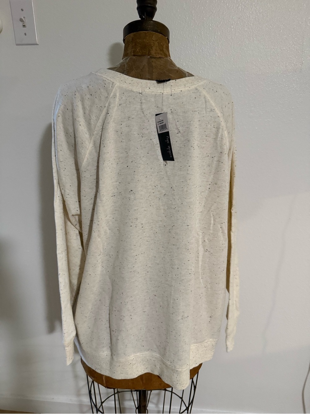 NWT Sable Sky Cream Pumpkin Graphic Long-Sleeve Women's Sweatshirt 2X - Picture 3 of 5